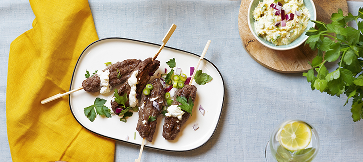 Kebabspiesjes met huzarensalade