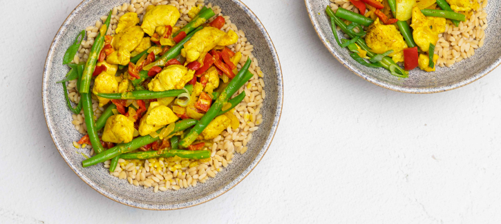Kip kerrie met zoete puntpaprika en sperziebonen