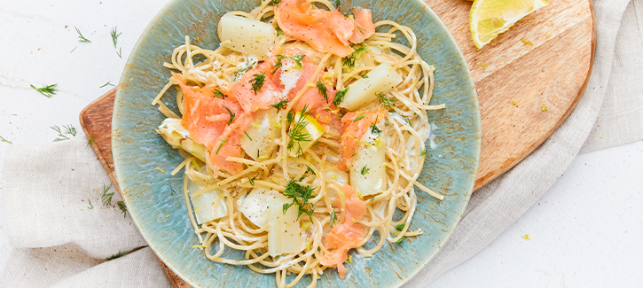 Spaghetti met witte asperges en gerookte zalm, koolhydraatarm recept