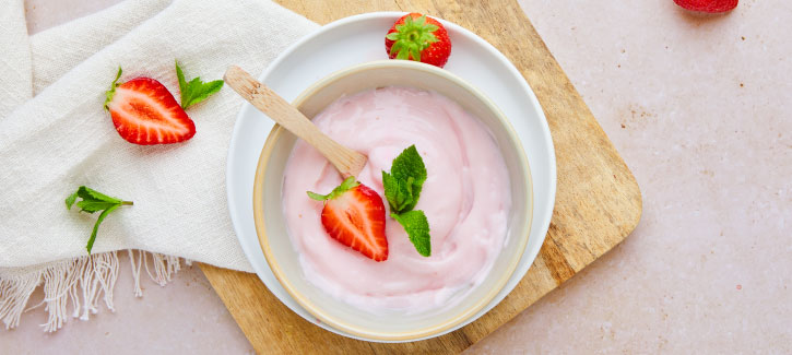 Romig aardbeienijs