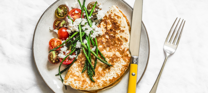 Wrap met groene asperges en geitenkaas