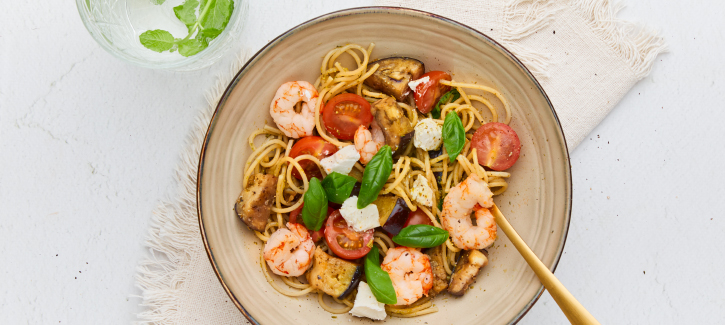 Spaghetti met garnalen en aubergine