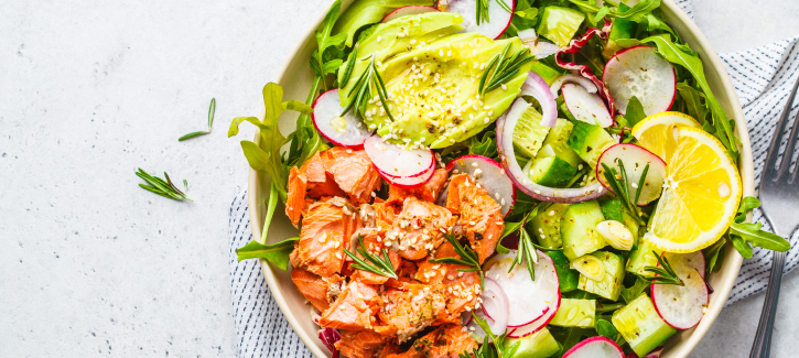 Bowl met zalm en radijs, koolhydraatarm recept