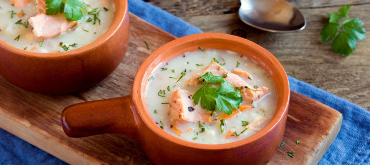 Venkelsoep met stukjes zalm
