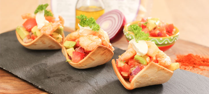 Wrapbootje met salsa en gebakken garnalen