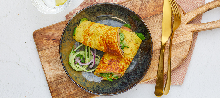 Omeletwrap met pesto en gerookte zalm