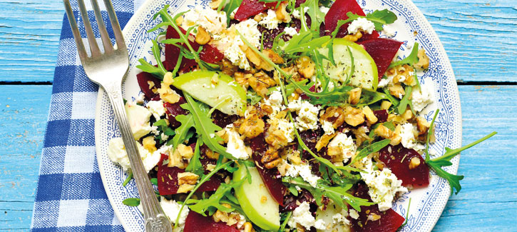 Salade met rode biet, appel en walnoten