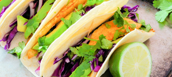 Kipwrap met verse rode kool