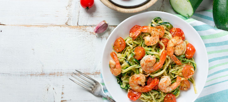 Courgetti met garnalen en kerstomaatjes, koolhydraatarm recept