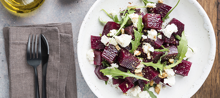 Rode bietensalade met geitenkaas en vinaigrette